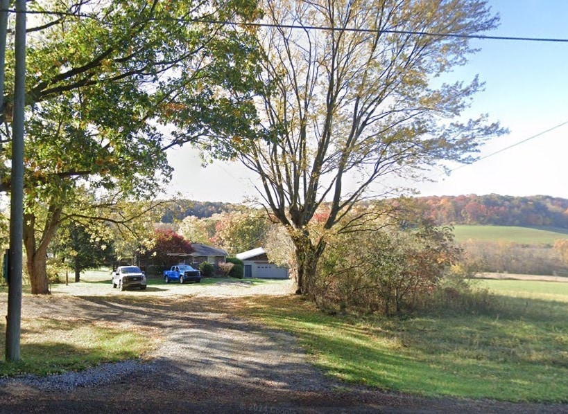 746 Hecla Rd, Mount Pleasant Twp Wml, PA 15666 - view of dirt / gravel driveway