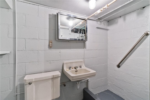 420 N St, Springdale Boro, PA 15144 - full bathroom featuring a shower, a sink, concrete block wall, and toilet