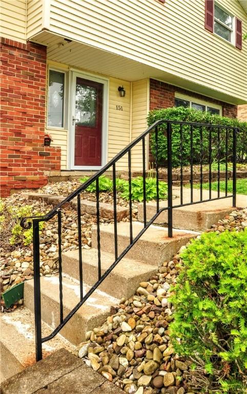 151 Greenlea Dr, Moon/Crescent Twp, PA 15108 - photo 4