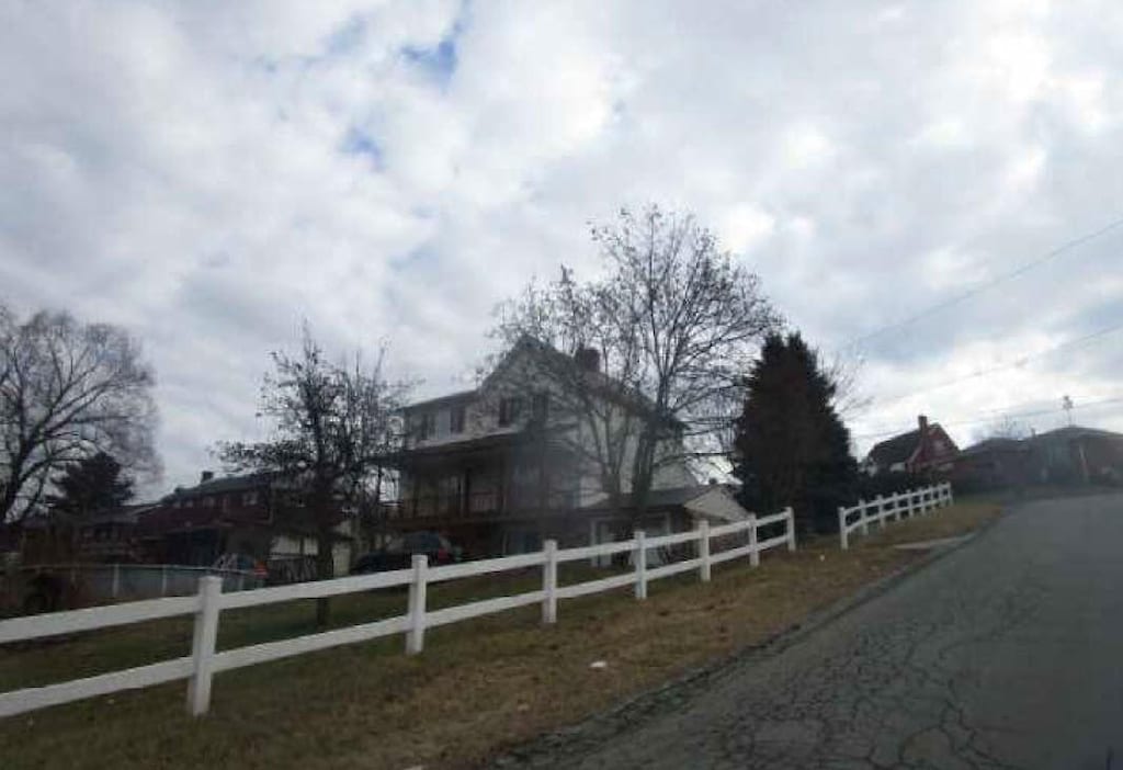 1860 Ohio Ave, West Mifflin, PA 15122 - view of asphalt street