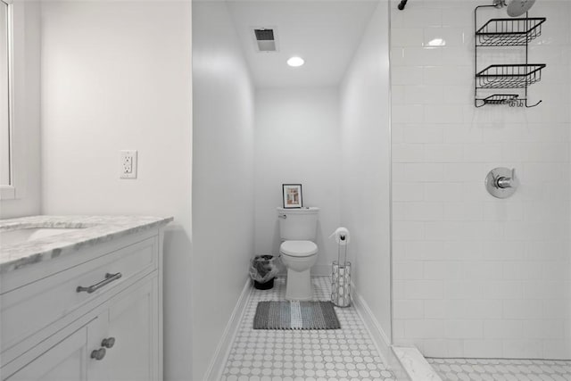 2700 Sumner St, South Side, PA 15203 - bathroom featuring tiled shower, vanity, toilet, and recessed lighting