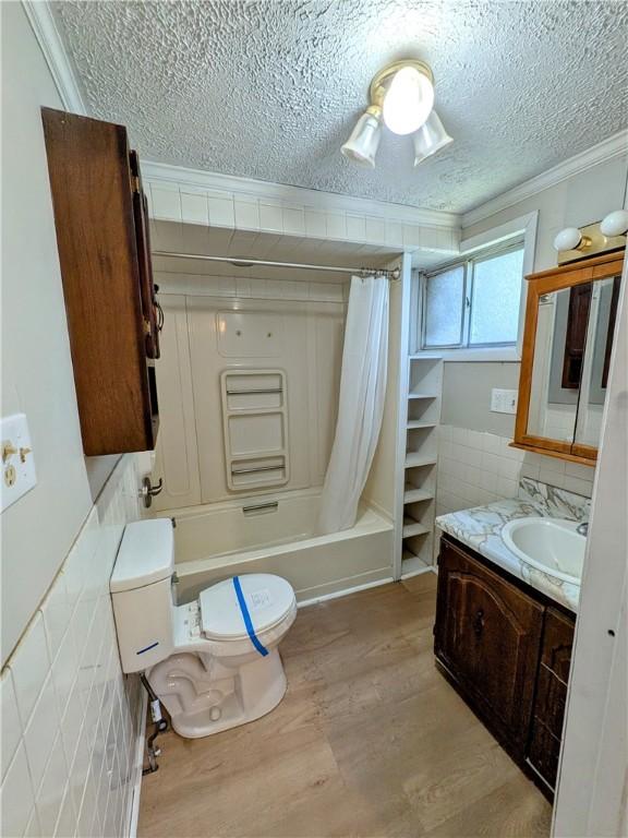 518 Glenn St, Wilmerding, PA 15148 - full bathroom with ornamental molding, vanity, toilet, a textured ceiling, and wood finished floors
