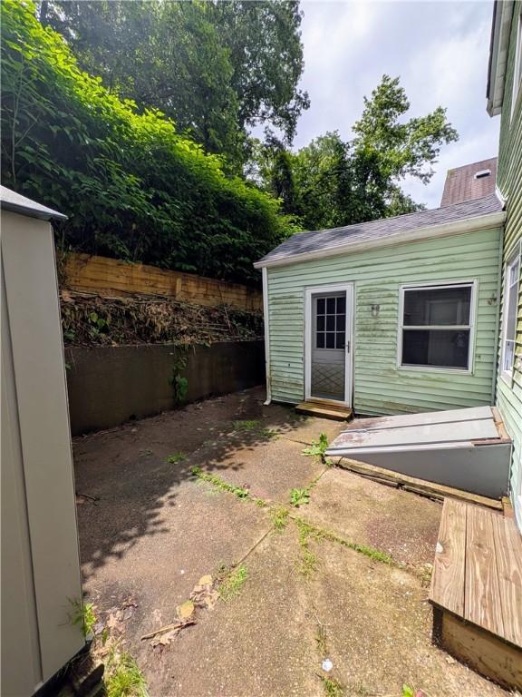 518 Glenn St, Wilmerding, PA 15148 - view of patio