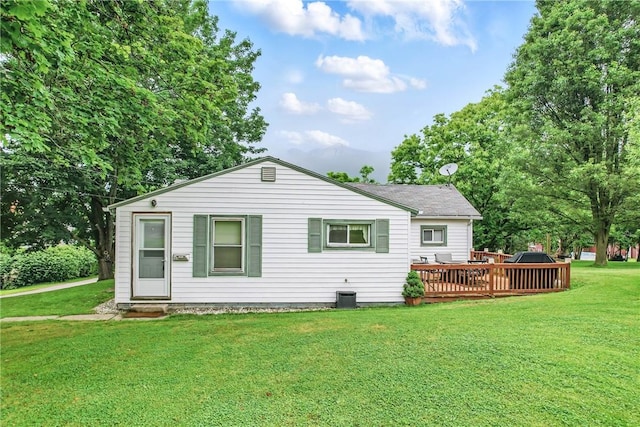 283 S 5th St, Sharpsville, PA 16150 - back of property featuring a yard and a deck