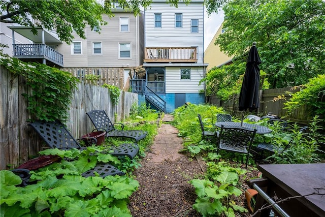 1701 Meadville St, Fineview, PA 15214 - fenced backyard featuring stairway
