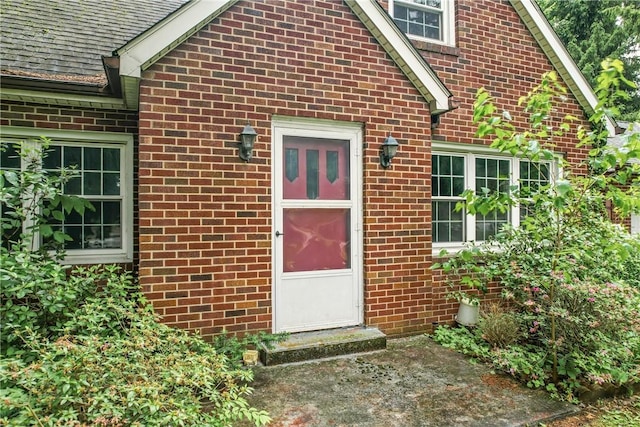 1060 S Hermitage Rd, Hermitage, PA 16148 - entrance to property featuring a shingled roof and brick siding