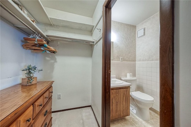 551 Sloop Dr Unit 61, Mccandless, PA 15237 - bathroom featuring vanity, toilet, and tile walls