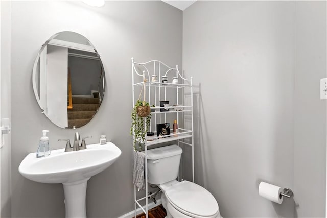 2000 Michael Dr, Baldwin Boro, PA 15227 - bathroom featuring toilet