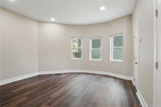635 9th St, Freedom, PA 15042 - empty room with dark wood-style floors, baseboards, and recessed lighting