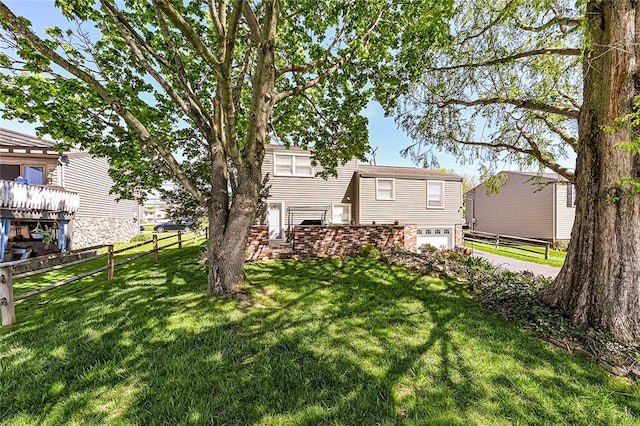 204 Fosterville Rd, Hempfield Twp Wml, PA 15601 - view of yard featuring driveway and an attached garage