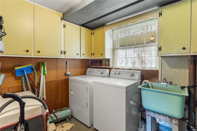 216 Bainbridge Dr, Center Twp Bea, PA 15001 - washroom featuring cabinet space and washing machine and clothes dryer