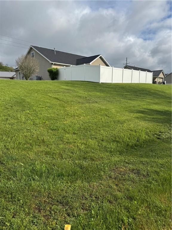 121 Columbus Dr, Punxsutawney Area School District, PA 15767 - view of yard