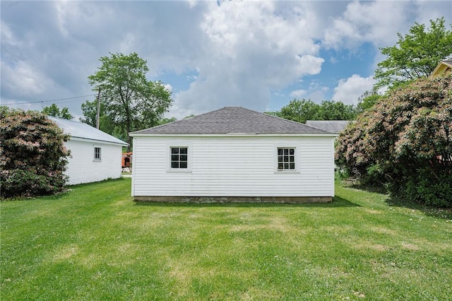 721 W Mahoning St, Punxsutawney Area School District, PA 15767 - view of side of property with a yard and a shingled roof
