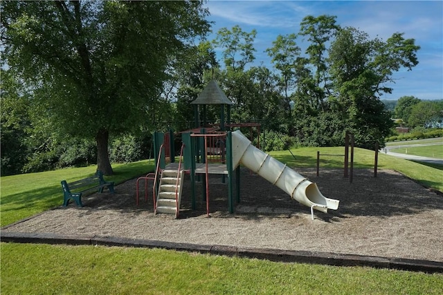 7 Windridge Dr, Uniontown, PA 15401 - community play area featuring a yard