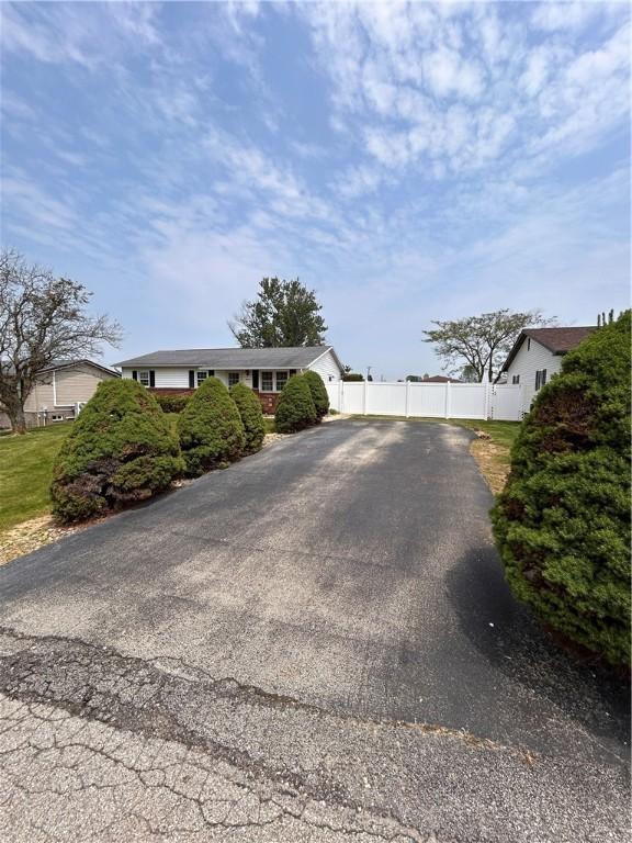 7 Windridge Dr, Uniontown, PA 15401 - view of ranch-style house