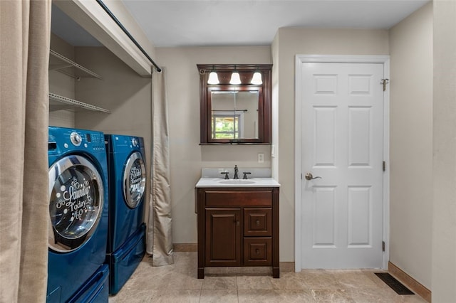 3315 Crestview Dr N, Versailles, PA 15137 - washroom featuring washing machine and clothes dryer, baseboards, and bar with sink
