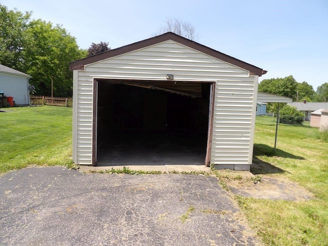 2042 Madison St, Hermitage, PA 16148 - view of detached garage