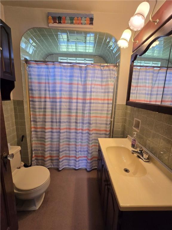 229 Bluff St, Canonsburg, PA 15317 - full bath featuring tile walls, vanity, toilet, and wainscoting