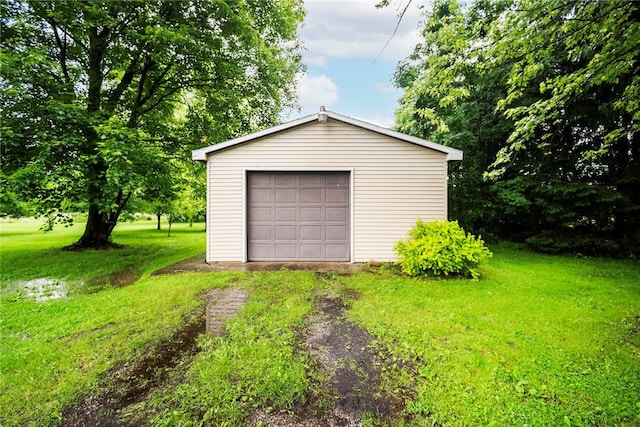 2712 State Route 351, Little Beaver Twp, PA 16120 - detached garage featuring driveway