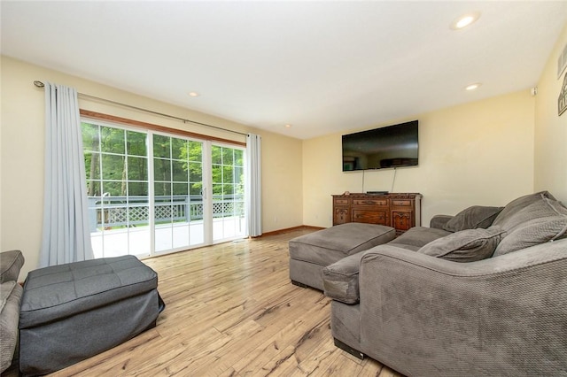40 Walter Rd, Pine Twp Mer, PA 16127 - living room featuring light wood finished floors, recessed lighting, and baseboards