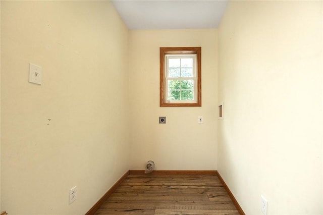 40 Walter Rd, Pine Twp Mer, PA 16127 - laundry area with electric dryer hookup, wood finished floors, and baseboards