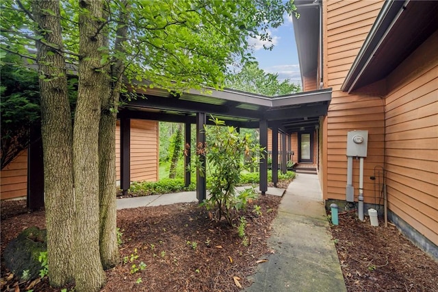 436 Lakewood Rd, Hempfield Twp Wml, PA 15601 - view of exterior entry