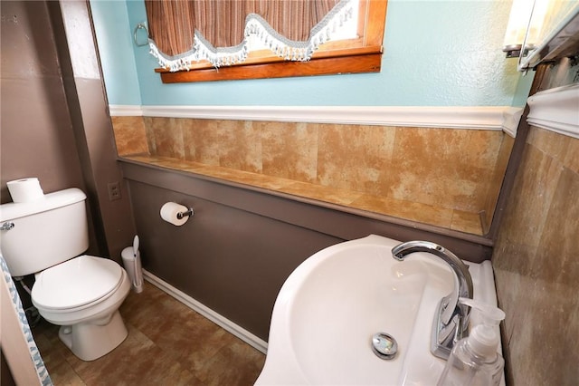 409 Summit St, Grove City Boro, PA 16127 - bathroom with toilet and a sink