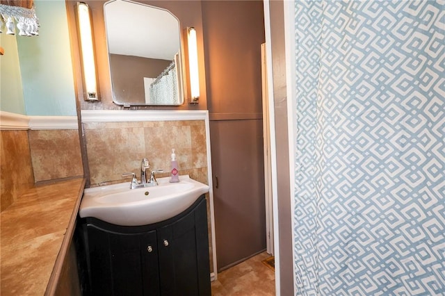 409 Summit St, Grove City Boro, PA 16127 - full bathroom featuring vanity and tile walls