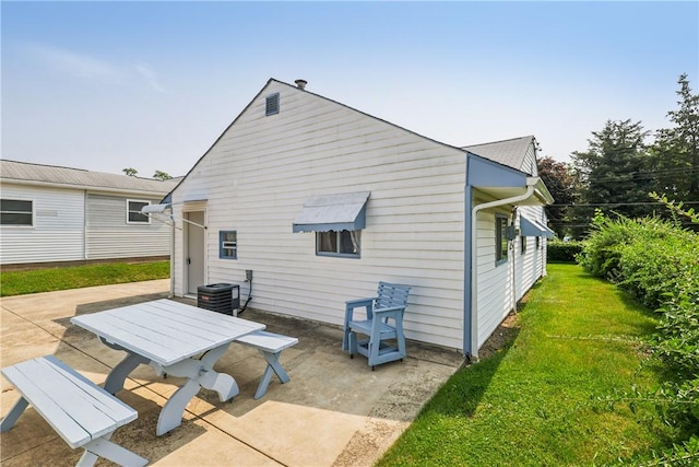 1913 Glen Rd, Pa, PA 15001 - rear view of property with a patio and a lawn