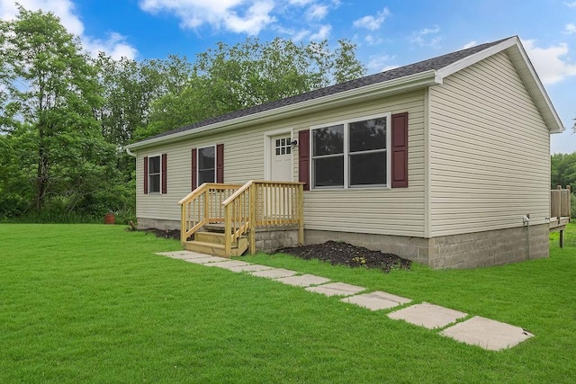 683 Mercer New Wilmington Rd, E Lackawannock Twp, PA 16137 - manufactured / mobile home with a front lawn