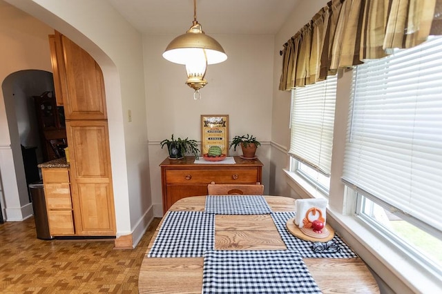 124 Clarendon Ave, South Union Twp, PA 15401 - dining room with arched walkways and baseboards