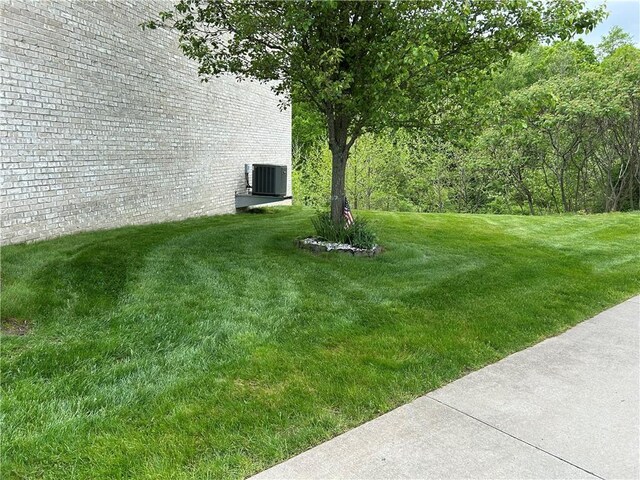 607 Crestview Ln, Lower Burrell, PA 15068 - view of grassy yard featuring cooling unit