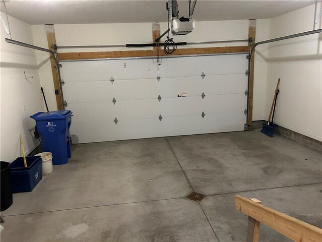 607 Crestview Ln, Lower Burrell, PA 15068 - garage featuring a garage door opener