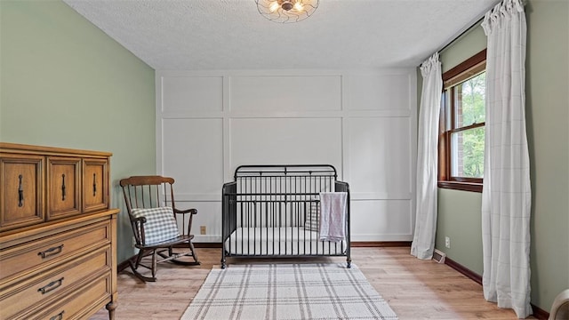 201 Clarke Rd, Buffalo Twp Wsh, PA 15323 - bedroom featuring light wood finished floors, a textured ceiling, and baseboards