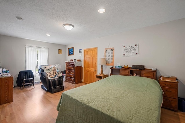 500 Kinsman Rd, Green Twp, PA 16134 - bedroom with light wood finished floors, a textured ceiling, and recessed lighting