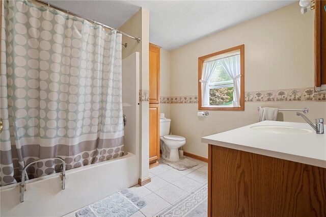 500 Kinsman Rd, Green Twp, PA 16134 - full bath featuring tile patterned flooring, vanity, shower / bathtub combination with curtain, toilet, and baseboards