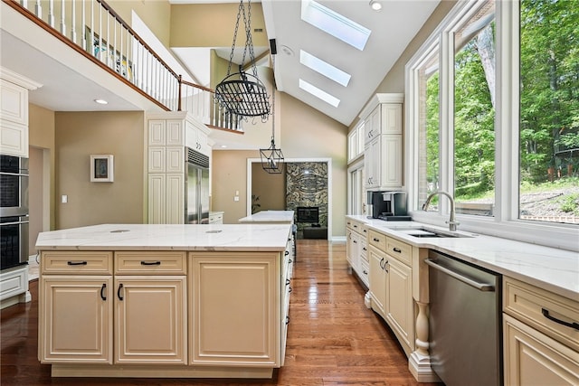 559 Normandy Ct, Fox Chapel, PA 15238 - kitchen featuring appliances with stainless steel finishes, a sink, a skylight, plenty of natural light, and high vaulted ceiling
