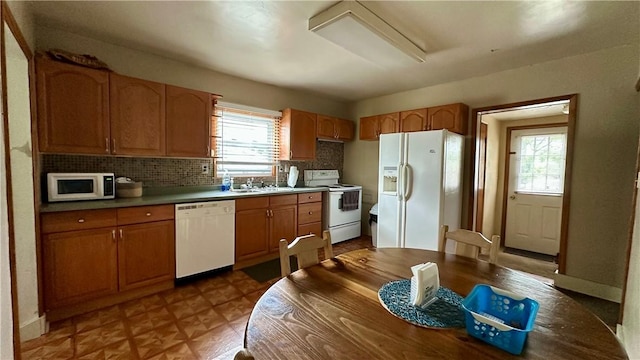 820-822 Main St, Springdale Twp, PA 15049 - kitchen with white appliances, a sink, plenty of natural light, and backsplash