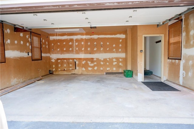 452 Cherokee Dr, Center Twp But, PA 16001 - view of garage