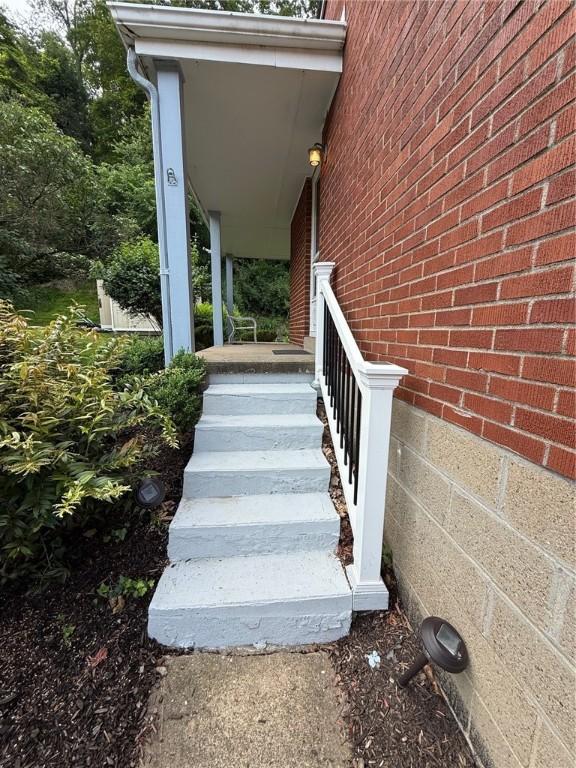 237 Northmont Dr, Penn Hills, PA 15147 - photo 5