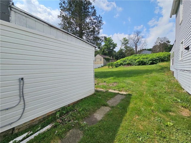105 Longfellow St, Vandergrift Wml, PA 15690 - view of green lawn
