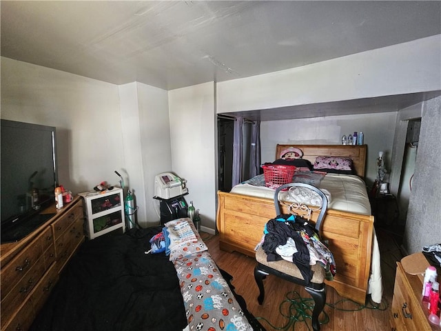 105 Longfellow St, Vandergrift Wml, PA 15690 - bedroom featuring wood finished floors