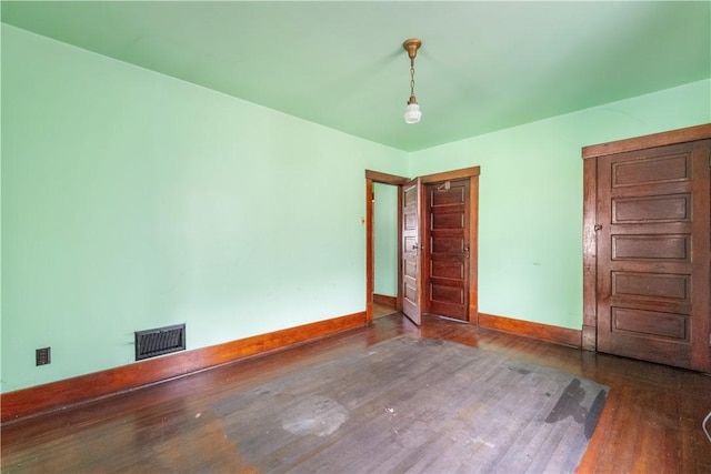 903 11th St, Ambridge, PA 15003 - unfurnished room featuring baseboards and wood finished floors