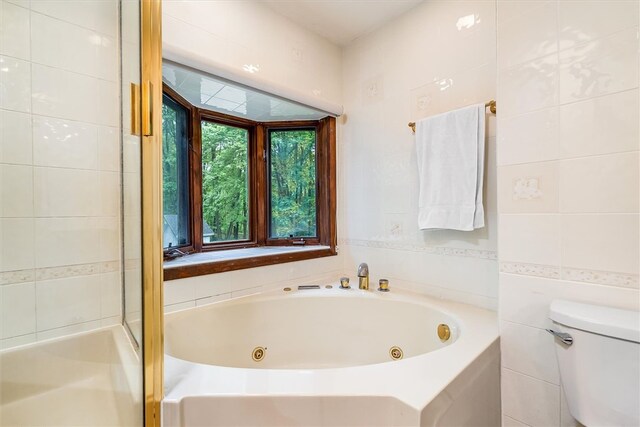 124 Oak Ln, Adams Twp, PA 16046 - bathroom with a tub with jets and toilet