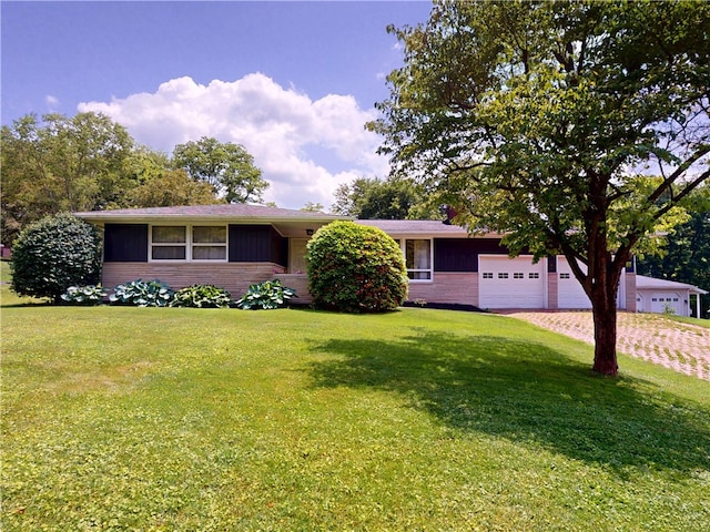 306 Cherokee Dr, Center Twp But, PA 16001 - single story home featuring a garage, a front lawn, and brick siding