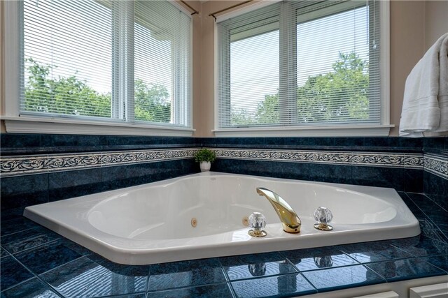 130 Sewickley Farm Cir, Marshall, PA 16046 - bathroom with a jetted tub