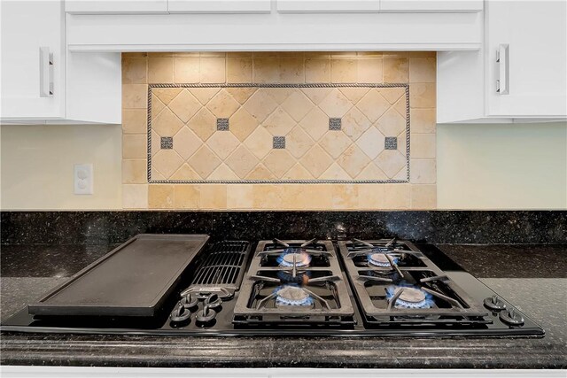 130 Sewickley Farm Cir, Marshall, PA 16046 - kitchen view of black gas cooktop, white cabinets, and tasteful backsplash