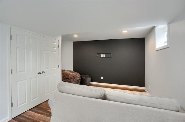 112 Norfolk Dr, Buffalo Twp But, PA 16055 - living room featuring wood finished floors and recessed lighting