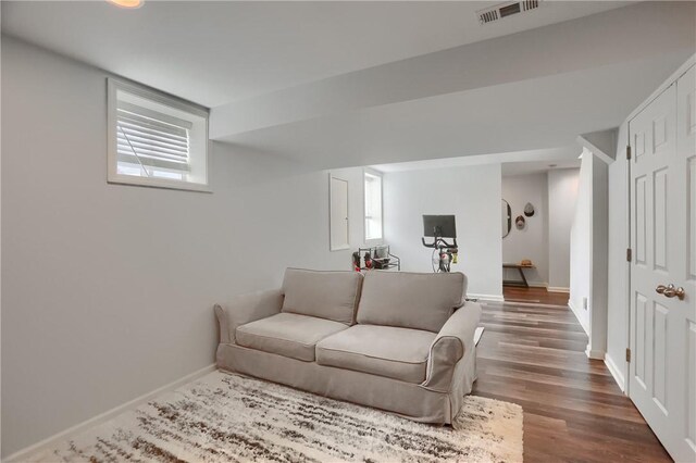 112 Norfolk Dr, Buffalo Twp But, PA 16055 - living area featuring baseboards and wood finished floors