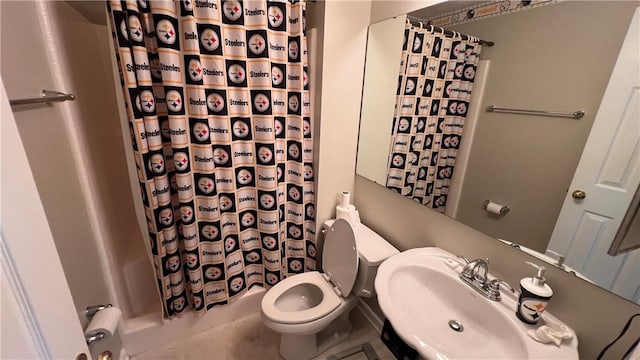 110 Mohawk Dr, Buffalo Twp But, PA 16055 - bathroom featuring toilet and shower / bath combination with curtain